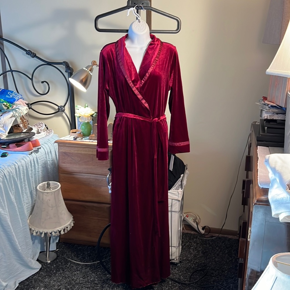 NWT Ruby Red Velvet Robe🔥
